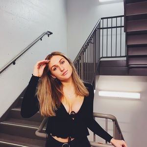 Meet your Posher, Carina